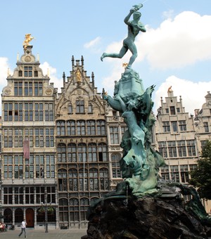 Фонтан Брабо на Рыночной площади