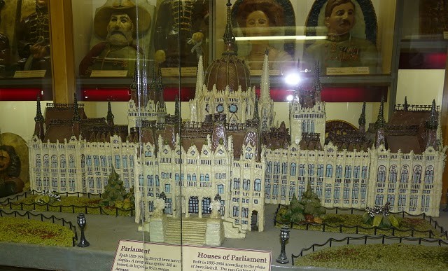 Здание Венгерского парламента из марципанов