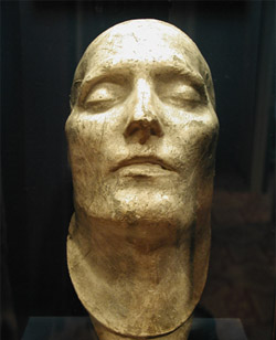 Посмертная маска. Только вот Наполеона ли?