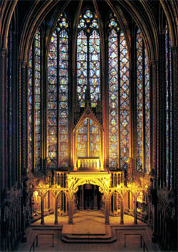 Верхний храм Сент-Шапель, в котором изначально, до превращения часовни в музей,  хранились Терновый Венец Спасителя и частица Креста Господня.