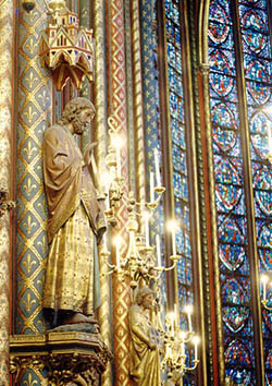 Верхний храм Сент-Шапель, в котором изначально, до превращения часовни в музей,  хранились Терновый Венец Спасителя и частица Креста Господня.