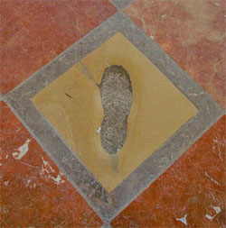 След дьявола