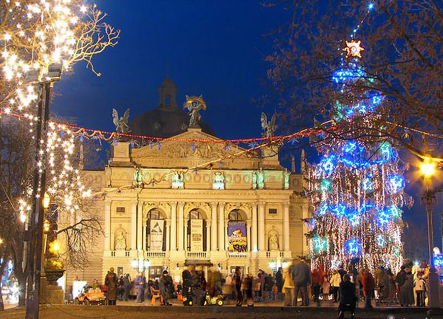 Новогодний Львов. Ёлка перед Оперным театром