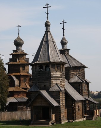 В музее деревянного зодчества. Все церкви открыты для посещения