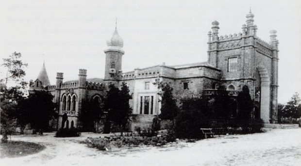 Так выглядел замок Курисов. Фото примерно 1950-х годов