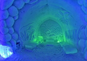 «Снежная деревня» в Кировске - сказочный городок из снега и льда