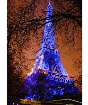 Эйфелева башня. Мы здесь, они - там…