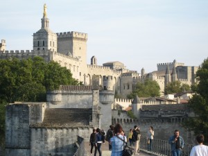 Авиньон: бывшая папская резиденция и город звенящих колоколов