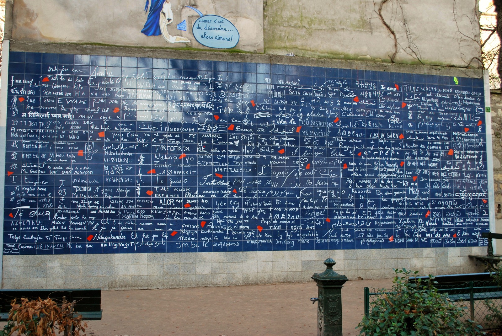 Фото достопримечательностей Парижа: Стена "Я тебя люблю" (mur des je taime) в Париже