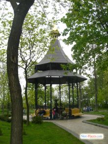 Бювет возле музея воды. Артезианская скважина 350 метров