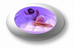 Капсула для отдыха дома от дизайнера Альберто Фриаса с водяным матрасом и комфортным освещением (Испания)