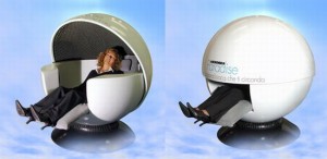 Спальный кокон Armchair Paradise. Идеален для полного уединения, крышка закрывается так, что снаружи остаются только ноги (Испания)