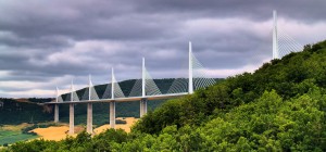 Виадук Мийо во Франции - самый высокий мост в мире