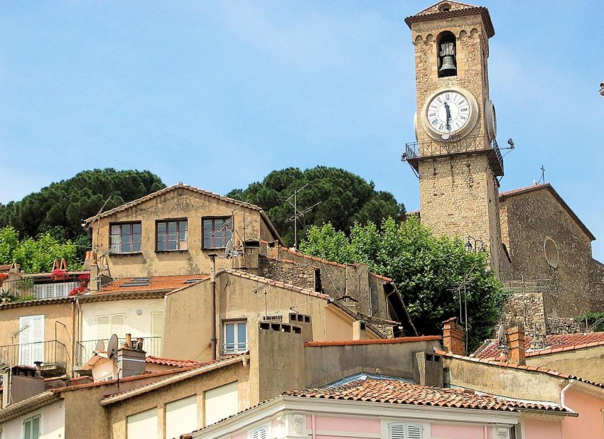 Фото достопримечательностей Лазурного берега Франции: Постройки квартала Сюке в Каннах