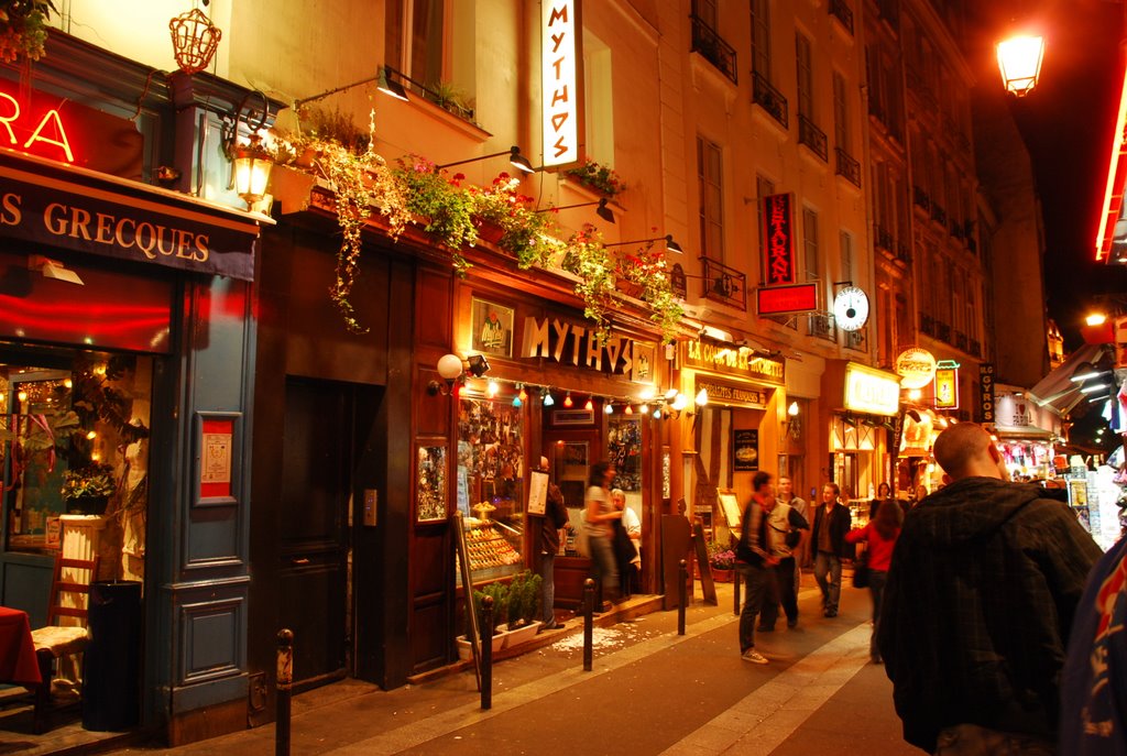 Фото достопримечательностей Парижа: Ночная улочка в Латинском квартале