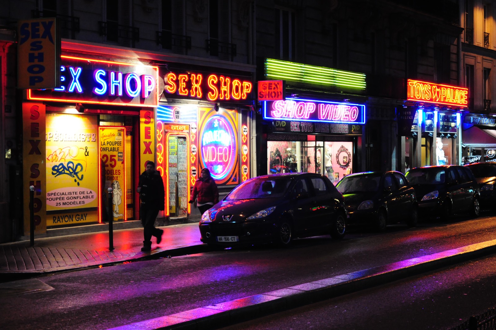 Фото достопримечательностей Парижа: Секс-шопы на бульваре Клиши в Париже