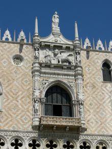 Балкон Дворца Дожей в Венеции (Венеция)