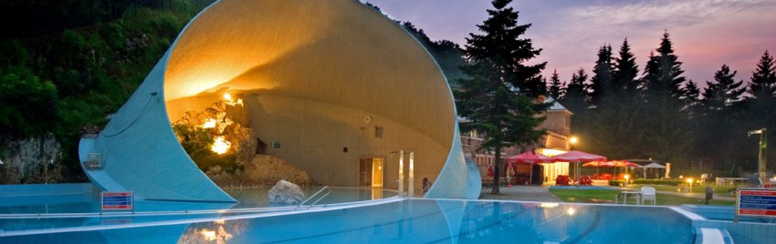 Фото достопримечательностей Венгрии: Бассейн на курорте Мишкольц-Тапольца