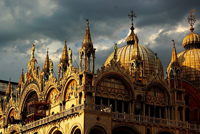 Фото достопримечательностей Венеции: Детали архитектуры собора Св. Марка