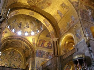 Базилика Св. Марка. Вид внутри собора (Венеция)