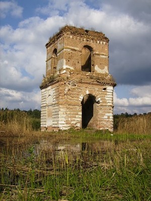 Руины колокольни в Ржищеве (Киев и область)