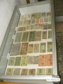 В холе музея - выставка банкнот (Киев и область)