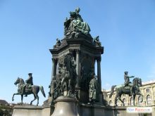 Скульптурная композиция с Марией Терезией на вершине (Вена)