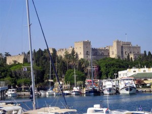 Родос, вид на порт и крепость (Греция)