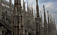 Всё в этом соборе стремится ввысь, к Богу (Милан)