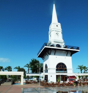 Кемер. Белая часовая башня (Турция)