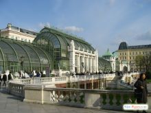 Павильон музея бабочек на территории Ховбурга (Вена)