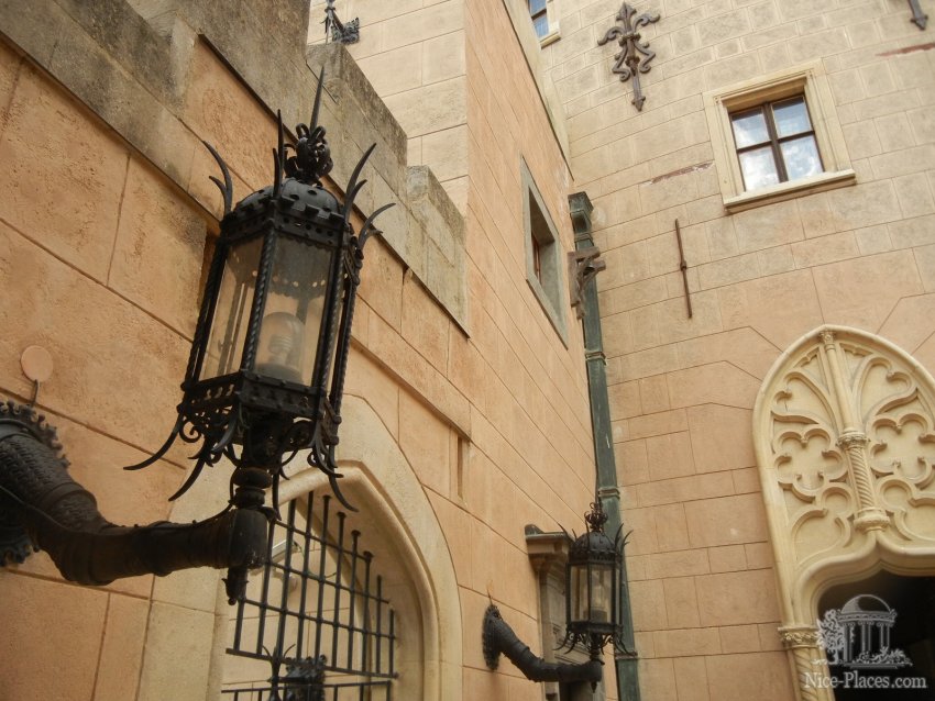 Фото достопримечательностей Словакии: Один из внутренних двориков замка