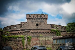 Общий вид башни "Врангель" со стороны входа