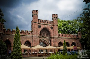 Городские ворота Дер-Дона. Между прочим, памятник архитектуры федерального значения