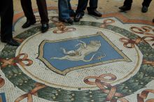 Герб Турина - Бык в галерее Виктора Эммануила II