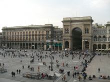 Галерея выходит на Пьяццо Дуомо