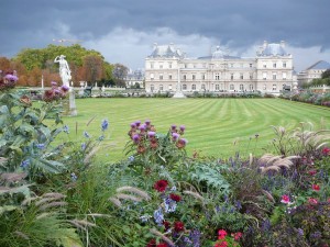 Вид на фасад дворца (Париж)