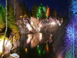 Мраморный карьер в ночной подсветке (Карелия)