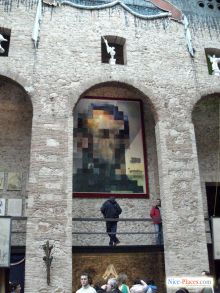 Известнейшее полотно Дали с двойным изображением. И Женщина, и Президент