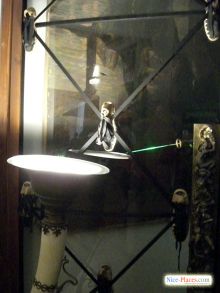 Дали проводил эксперименты с визуализацией. В его музее представлен меч, исчезающий в стене (Коста Брава)