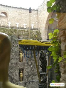 Двор в центре музея (Коста Брава)