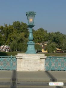 Фонари в парке Варошлигет (Будапешт)