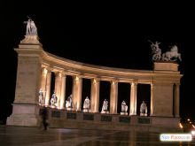 Все-таки Европа умеет эффектно подать ночью своих героев.  (Будапешт)