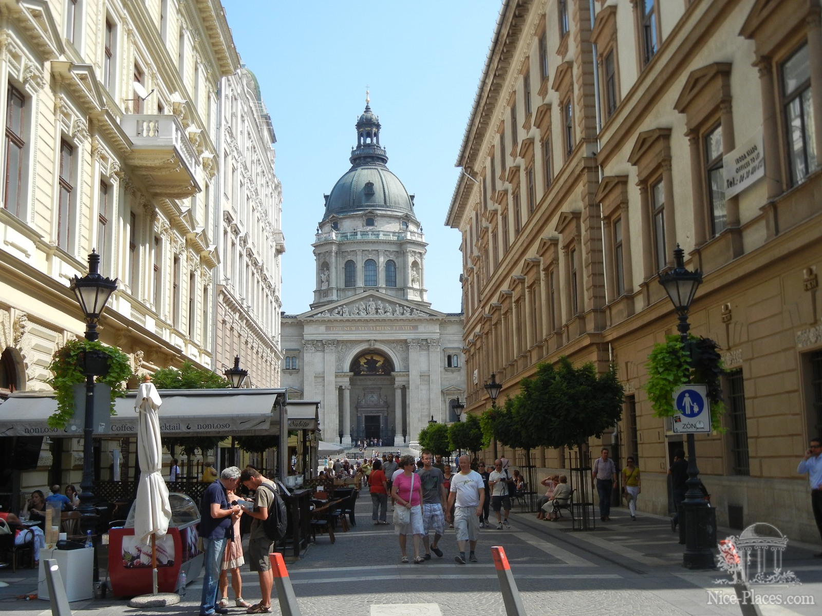 Фото достопримечательностей Будапешта: Улочка, ведущая к Базилике Святого Иштвана