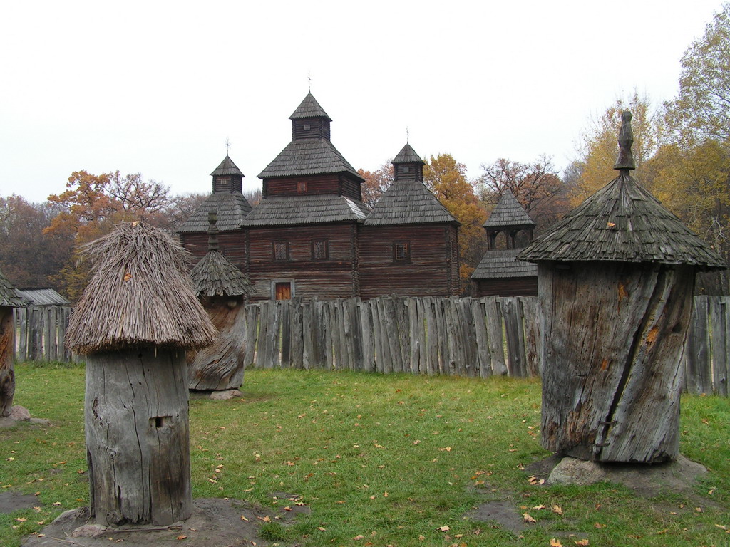 Фото достопримечательностей Киева и Киевской области: Музей под отрытым небом в Пирогово