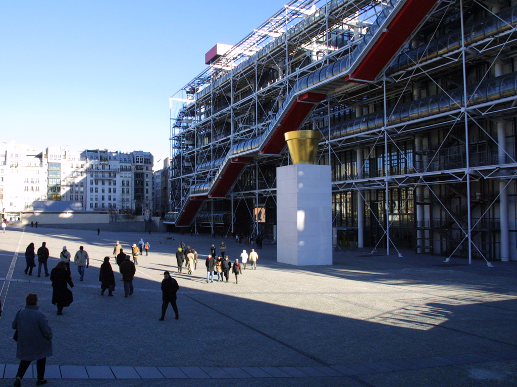 Фото достопримечательностей Парижа: Площадь возле Бобура