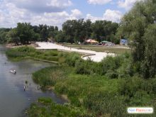 Набережную постепенно окультуривают - вот заложили плиткой - возможно, будет очередной ресторанчик (Святогорск)