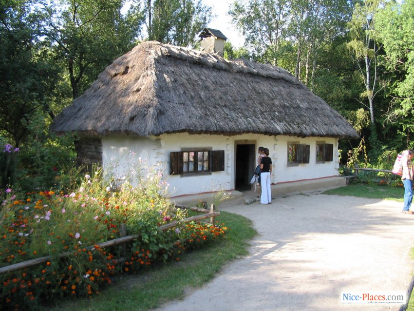 Фото достопримечательностей Киева и Киевской области: Дома ухожены &mdash; настоящий музей &mdash; плод работы 200 работников