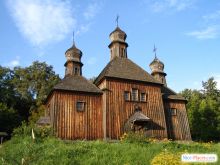 В музее несколько различных церквей. Большинство из них - действующие.