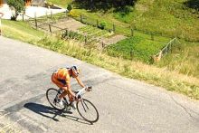 Самая сложная часть гонки проходит по горным дорогам (Франция)